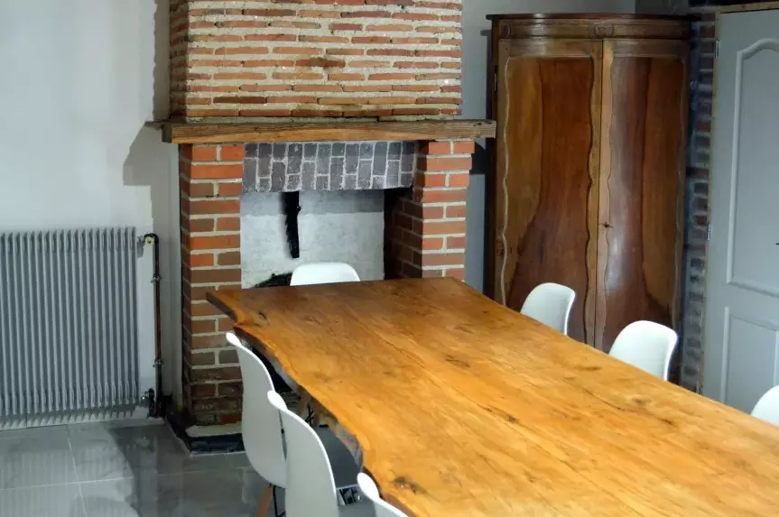la-table-de-la-cuisine-gite-les-cerfs